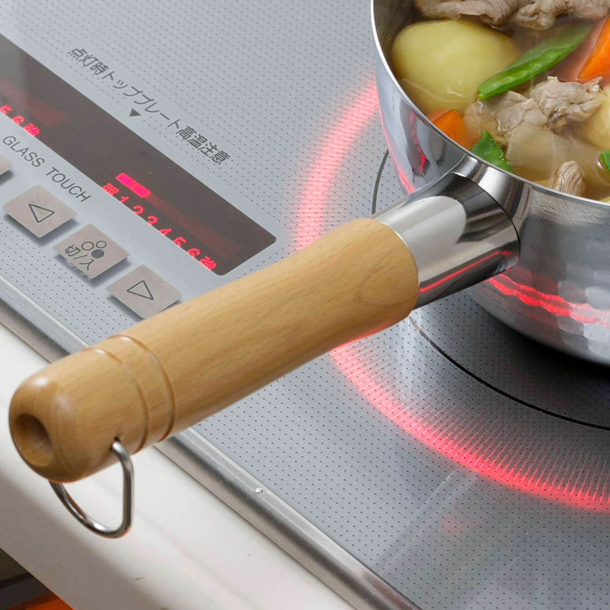 雪平鍋 18cm プロモデル 槌目 ゆきひら鍋 アヒル口付 日本製 ( IH対応 ガス火対応 行平鍋 片手鍋 18センチ 鍋 なべ 片手なべ アルミ鍋 アルミ 和鍋 軽量 注ぎ口 両口 天然木 ハンドル キッチン 調理用品 )