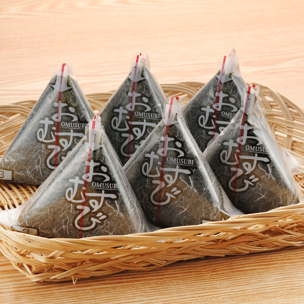 おにぎりラップ おむすびぱりっ子 コンビニタイプ 100枚 日本製 ( おにぎりフィルム おにぎり ラップ おむすび 使い捨て お弁当 フィルム ケース 生地 包む 簡単 コンビニ お握り アウトドア 行楽 遠足 弁当 )