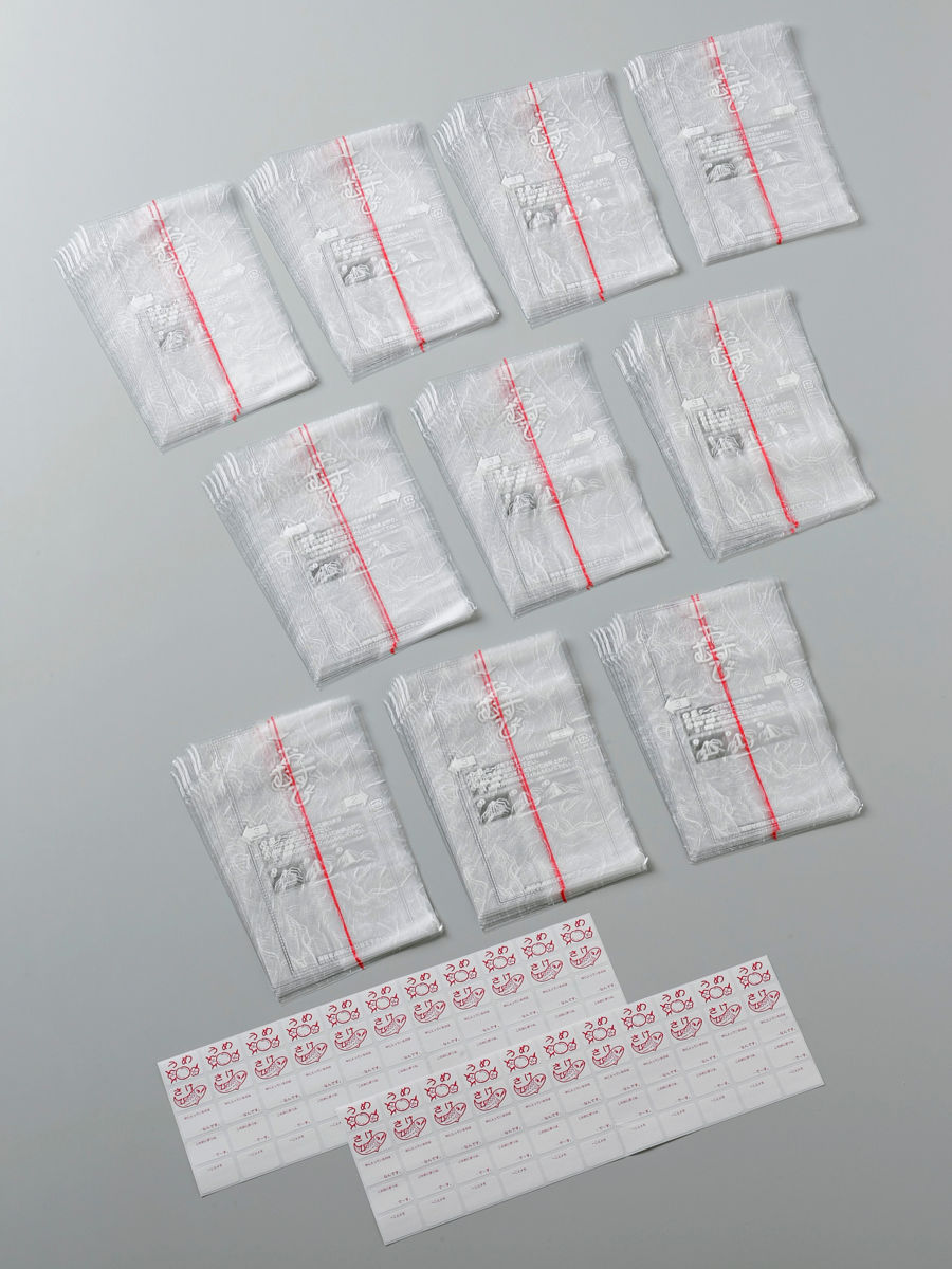 おにぎりラップ おむすびぱりっ子 コンビニタイプ 100枚 日本製 ( おにぎりフィルム おにぎり ラップ おむすび 使い捨て お弁当 フィルム ケース 生地 包む 簡単 コンビニ お握り アウトドア 行楽 遠足 弁当 )