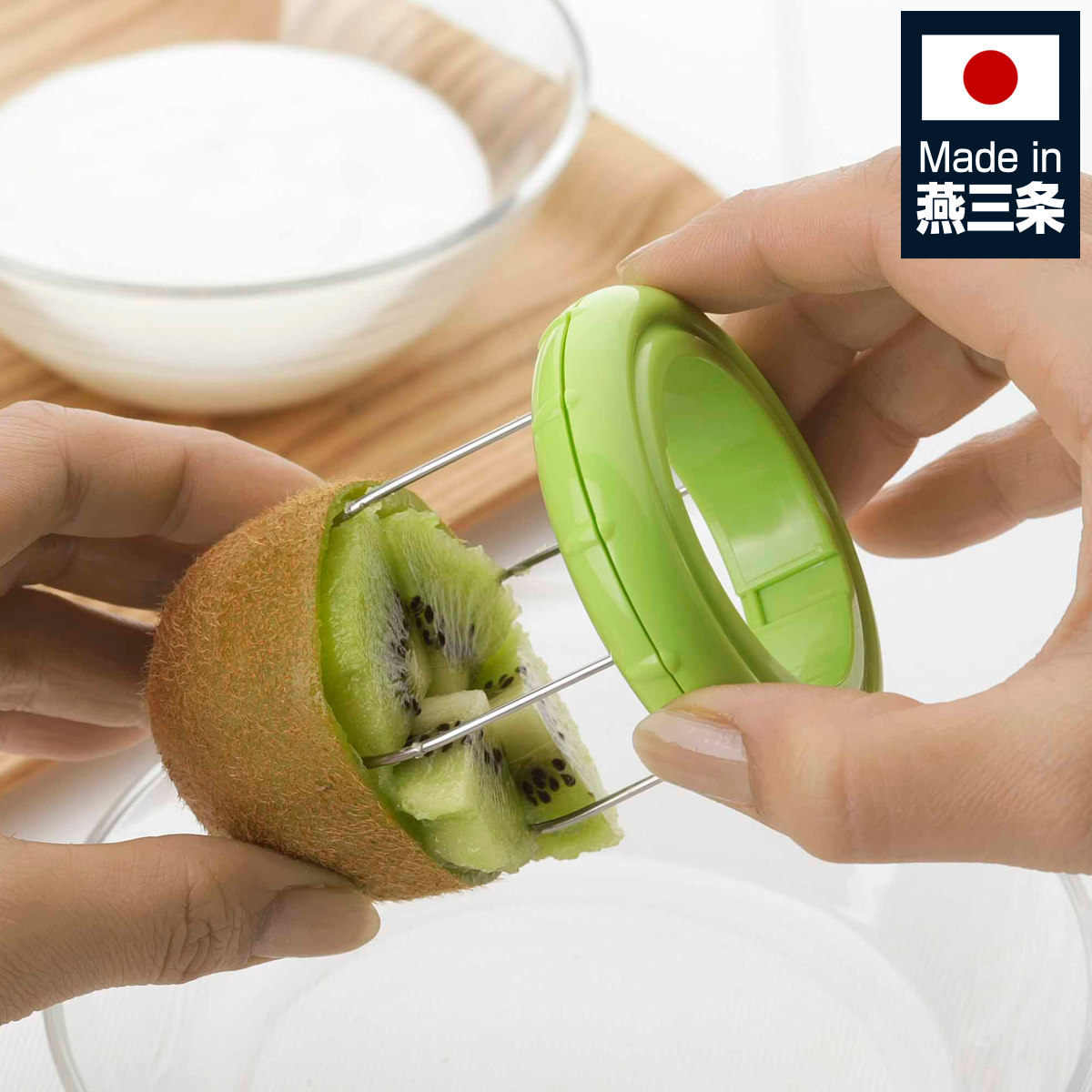 カッター フルベジ キウイカッター （ 皮むき器 皮剥き器 キウイ用 日本製 皮 むく 剥く 切る カット フルーツ 果物 簡単 手軽 時短 下ごしらえ キッチンツール 便利グッズ ）