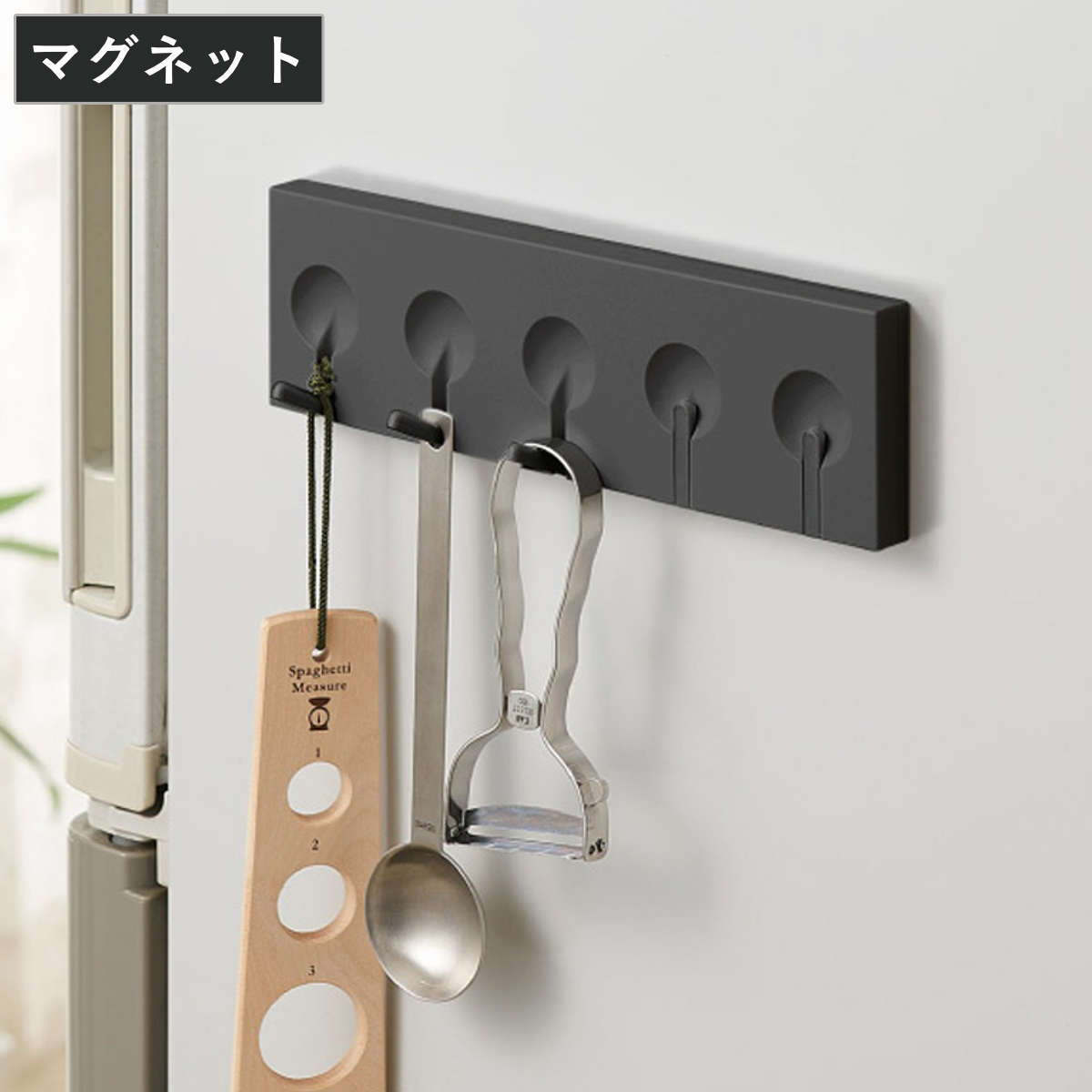 キッチン収納 5連フック マグネット ブラックシリーズ ( キッチンフック 吊り下げ収納 小物フック キッチンツール収納 小物掛け 磁石 吊り下げ 収納フック マグネット式フック キッチン 洗面所 洗濯機 冷蔵庫横 黒 )