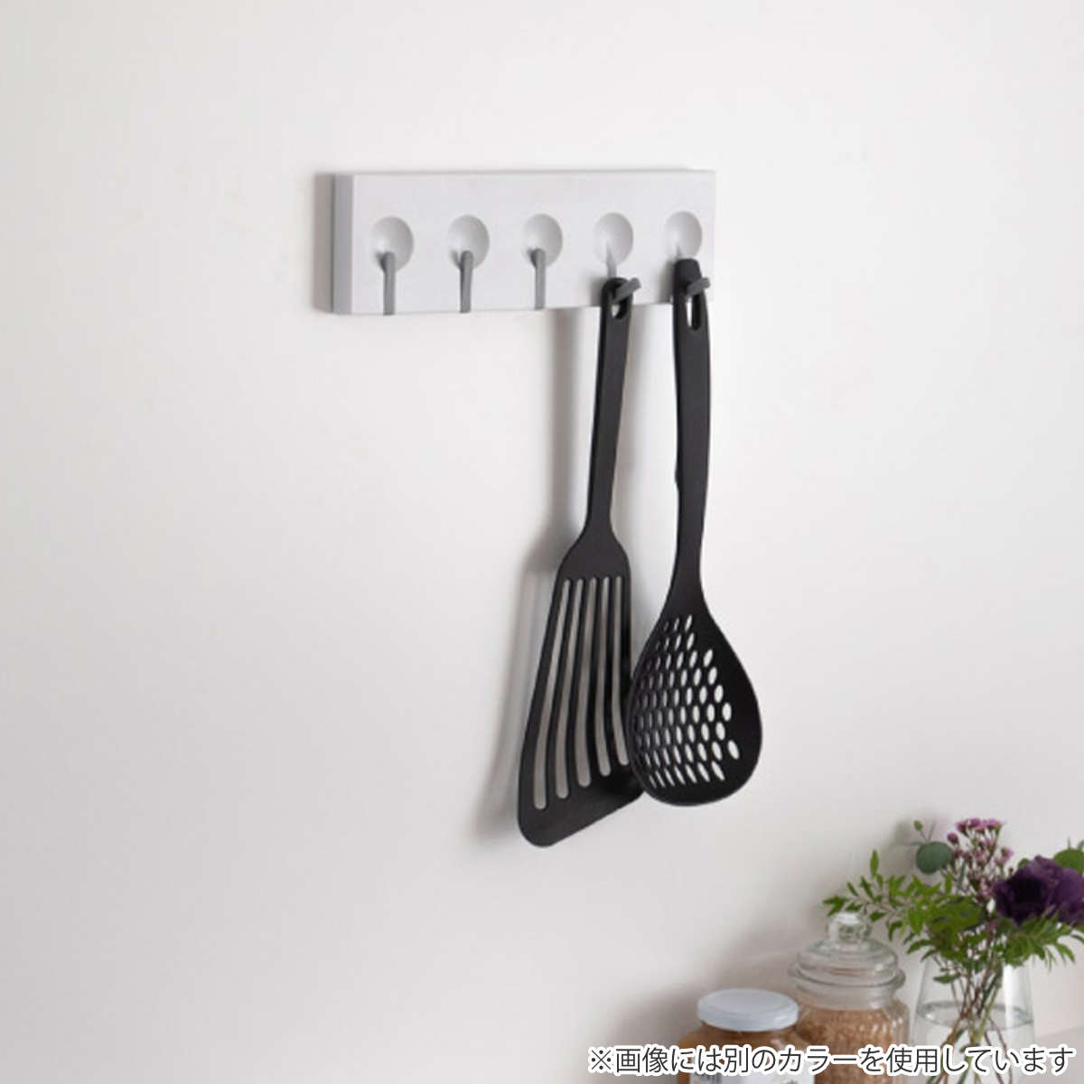 キッチン収納 5連フック マグネット ブラックシリーズ ( キッチンフック 吊り下げ収納 小物フック キッチンツール収納 小物掛け 磁石 吊り下げ 収納フック マグネット式フック キッチン 洗面所 洗濯機 冷蔵庫横 黒 )