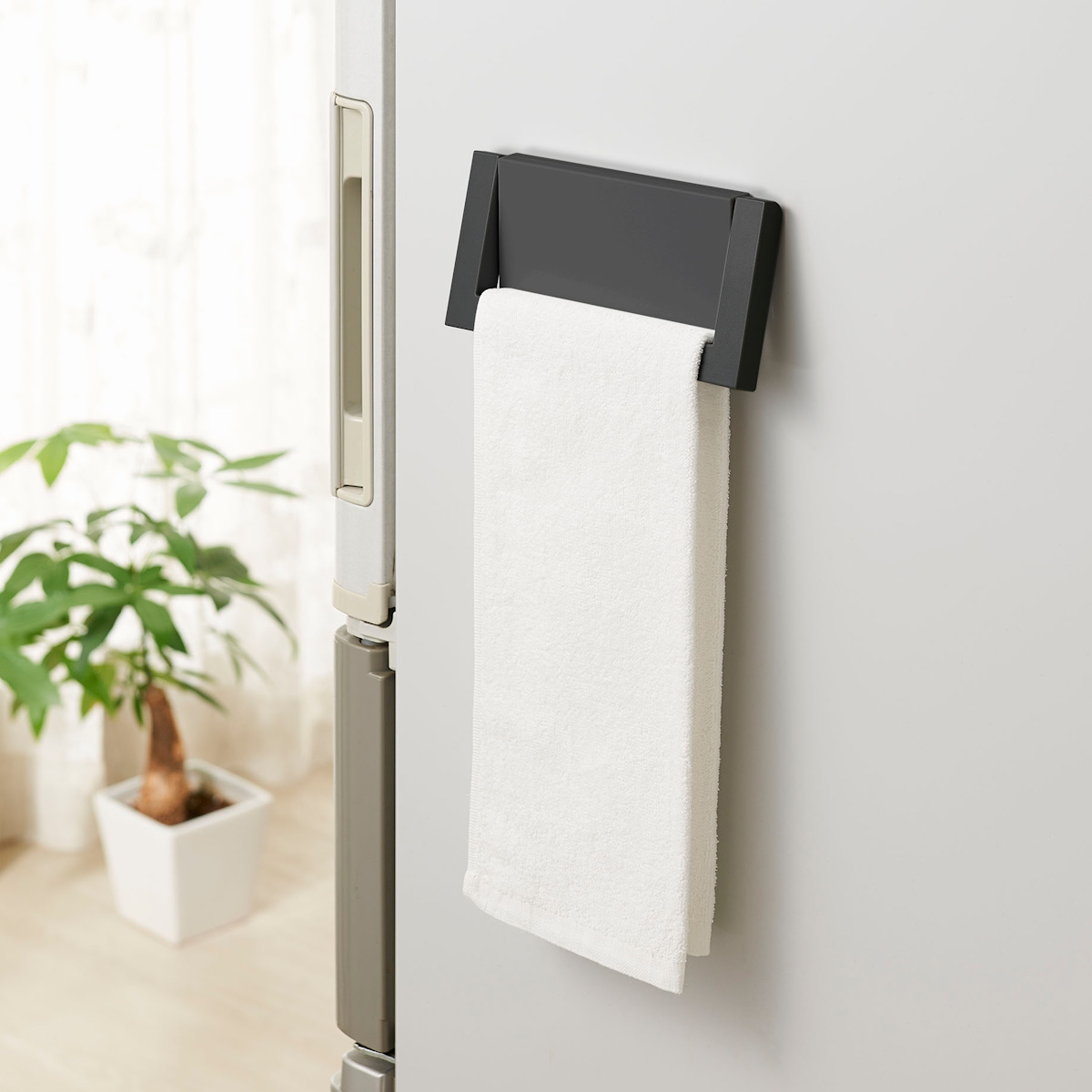 タオル掛け マグネット ブラックシリーズ ( タオルハンガー マグネット式 タオルホルダー ふきん掛け 磁石 キッチン収納 キッチン 収納 冷蔵庫横収納 冷蔵庫横 台拭き掛け 黒 )