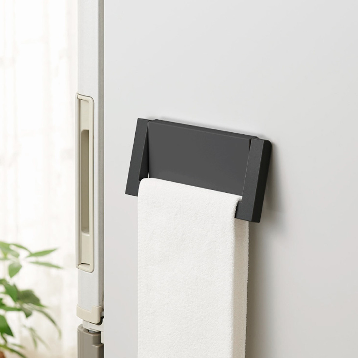タオル掛け マグネット ブラックシリーズ ( タオルハンガー マグネット式 タオルホルダー ふきん掛け 磁石 キッチン収納 キッチン 収納 冷蔵庫横収納 冷蔵庫横 台拭き掛け 黒 )