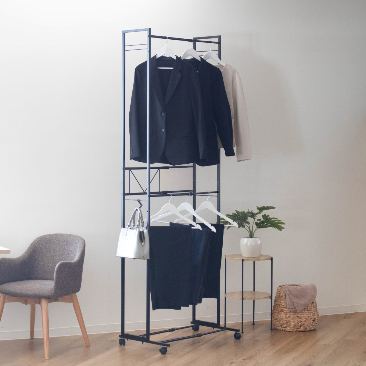 ハンガーラック 2段 ワイド 伸縮タイプ キャスター付き ( コートハンガー パイプハンガー 洋服掛け コート掛け 収納 洋服 掛け 衣類 収納用品 衣類収納 ラック ハンガー掛け おしゃれ リビング 玄関 洗濯物干し ) 【ホワイト】 ホワイト