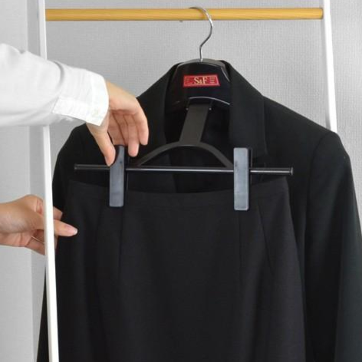 ハンガー エルパソクリップ スカート用 ( 収納ハンガー 衣類ハンガー スーツ用 ジャケット スカート スラックス 洋服ハンガー 収納 すべらない すべり止め パンツ 衣類収納 )