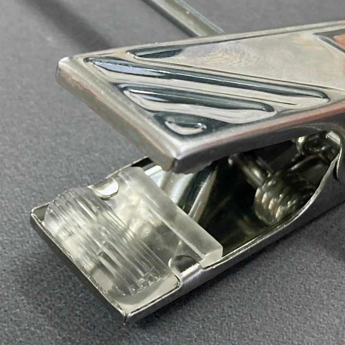 クリップハンガー モノクローゼット メタルグリップハンガー 連結 3本 ( ハンガー 3本入り クリップ スカート パンツ スラックス ズボン すべり止め付き クローゼット 収納 省スペース 薄型 スリム 衣類収納 洋服ハンガー )