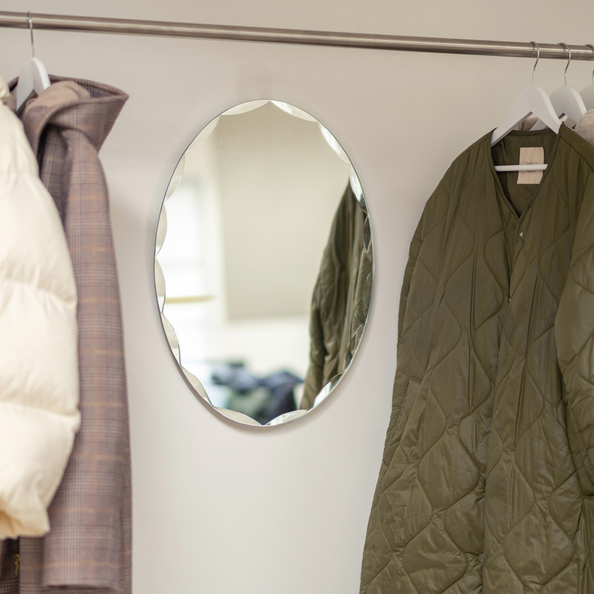 ミラー 壁掛け ウォールミラー 40×55cm マム ( 丸 楕円 オーバル 鏡 枠なし おしゃれ シンプル 飛散防止 玄関 リビング 洗面所 サニタリー 北欧 モダン )