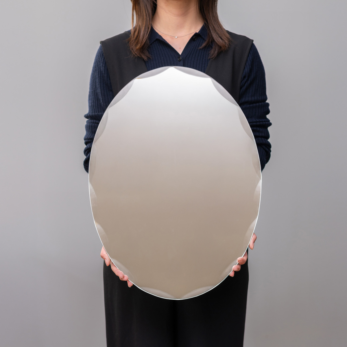 ミラー 壁掛け ウォールミラー 40×55cm マム ( 丸 楕円 オーバル 鏡 枠なし おしゃれ シンプル 飛散防止 玄関 リビング 洗面所 サニタリー 北欧 モダン )