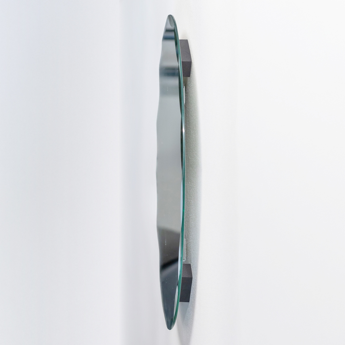 ミラー 壁掛け ウォールミラー 40×55cm マム ( 丸 楕円 オーバル 鏡 枠なし おしゃれ シンプル 飛散防止 玄関 リビング 洗面所 サニタリー 北欧 モダン )