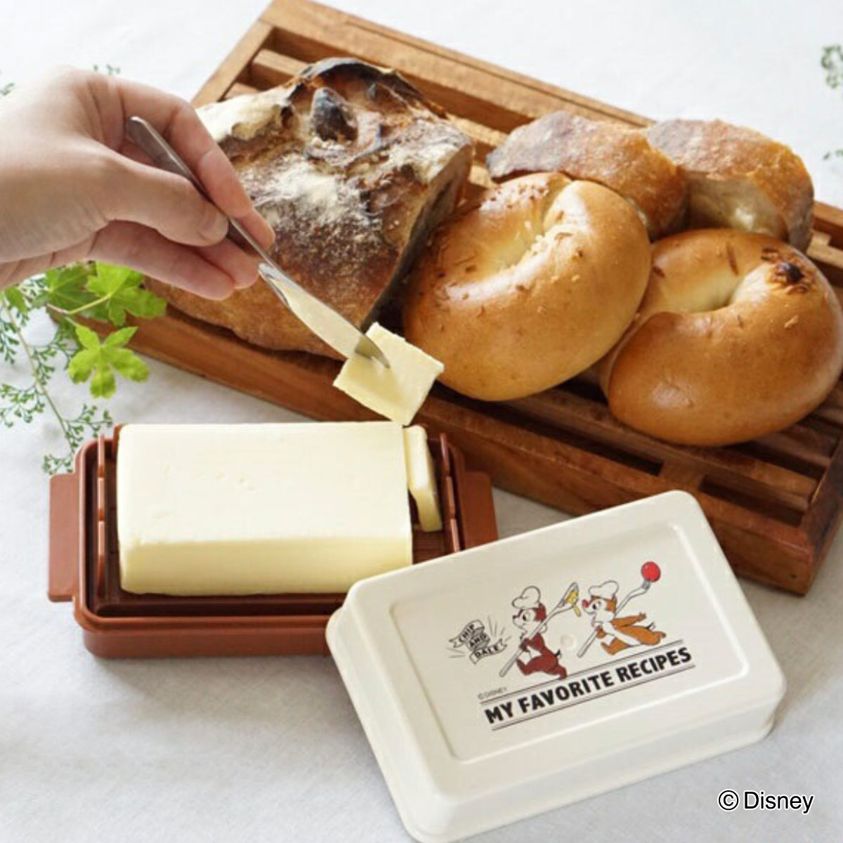 バターケース 定量カッティング付バターケース チップ＆デール （ チップ デール ナイフ付き 密閉 カット 保存容器 バター入れ バター保