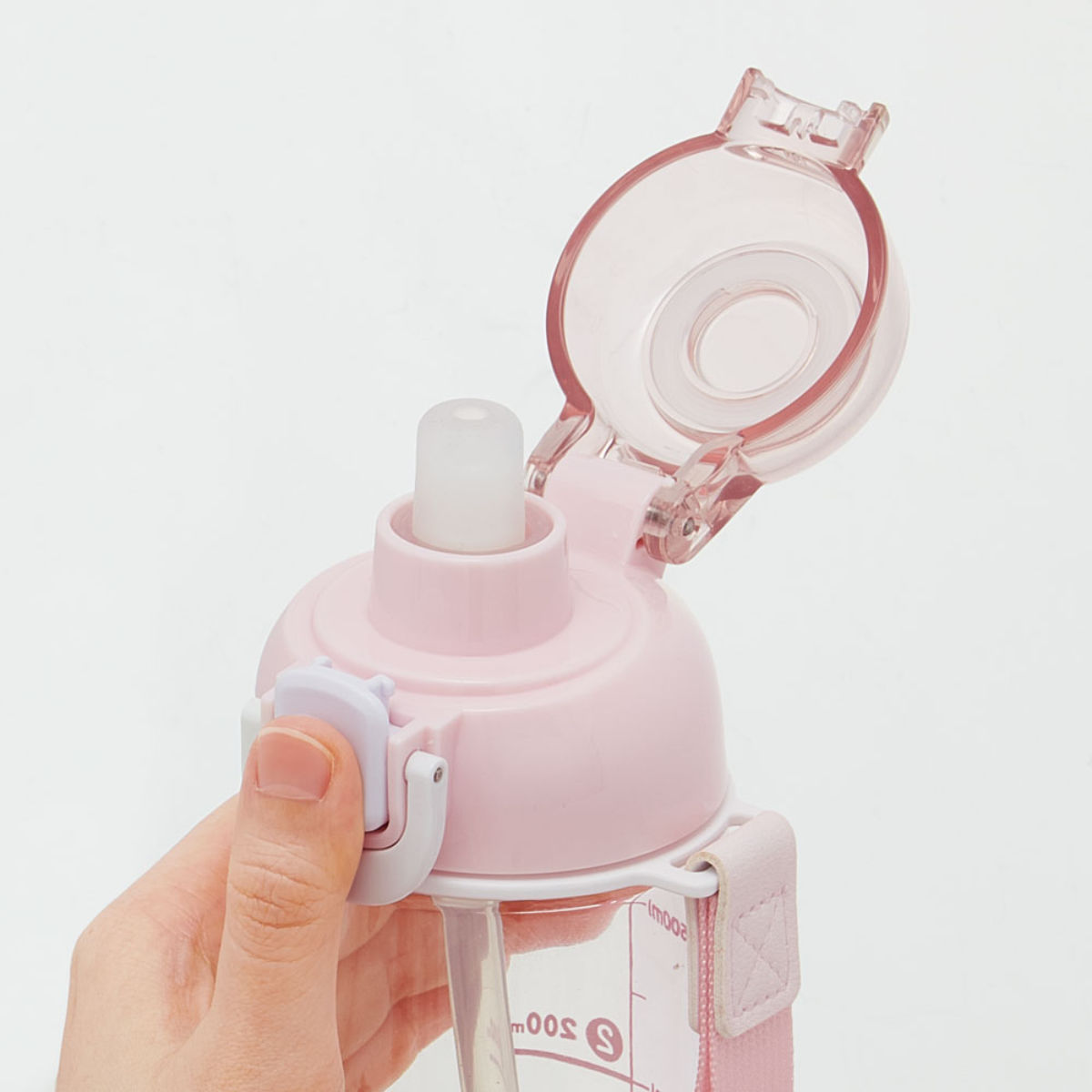 水筒 630ml ワンプッシュストローボトル ハローキティ ( キティ 子供用 プラスチック ストローボトル クリア ワンタッチ 目盛り ストラップ付き 広口 軽量 ストロー ボトル ワンプッシュ )
