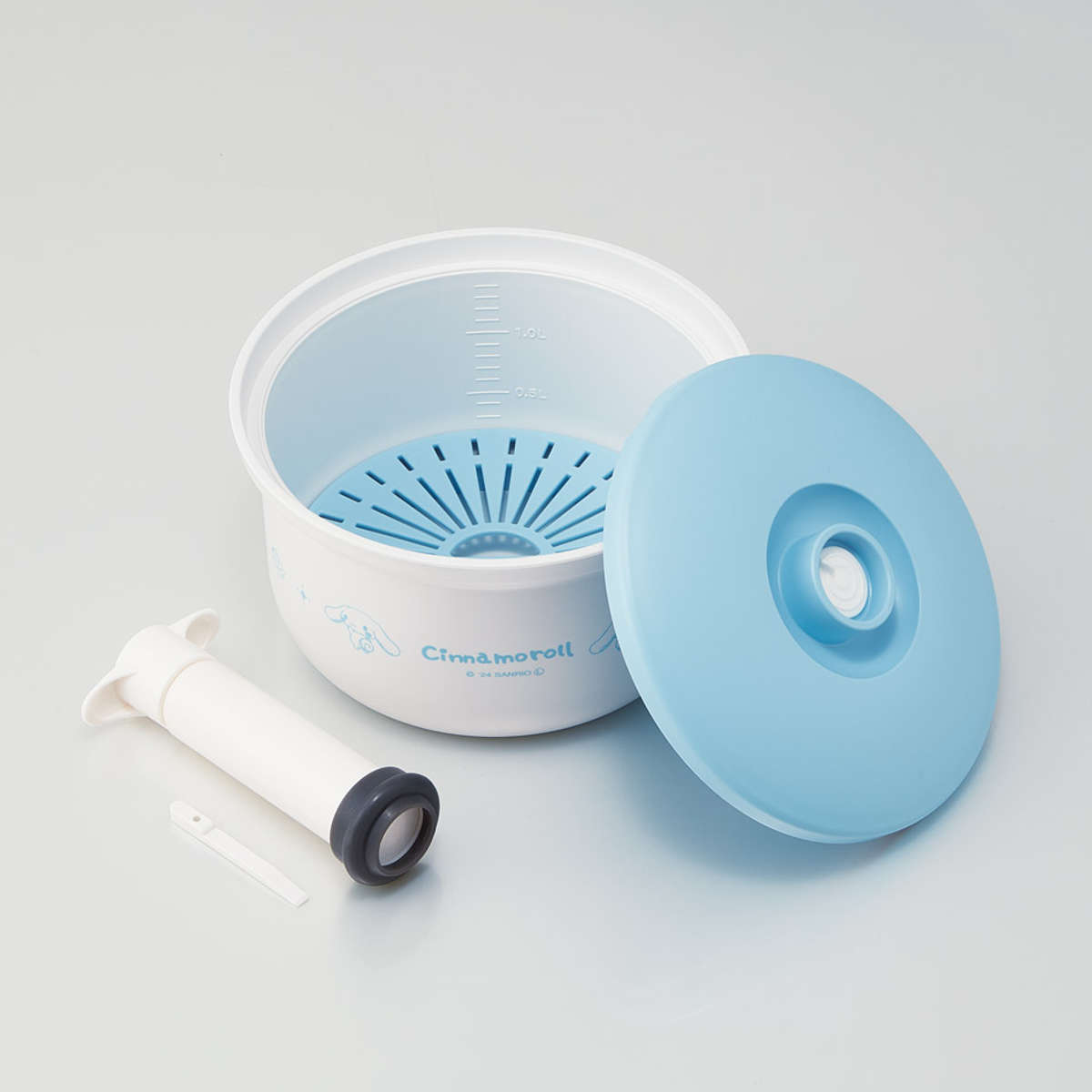 おひつ 真空おひつ 3合用 専用ポンプ付 電子レンジ対応 食洗機対応 サンリオ ( お櫃 保存容器 ごはん 真空保存 真空ポンプ 真空 脱気 キャラクター 温め 炊き立て 3合 蒸し料理 すのこ付き 酸化防止 便利グッズ 冷蔵庫 ) 【シナモロール】 シナモロール