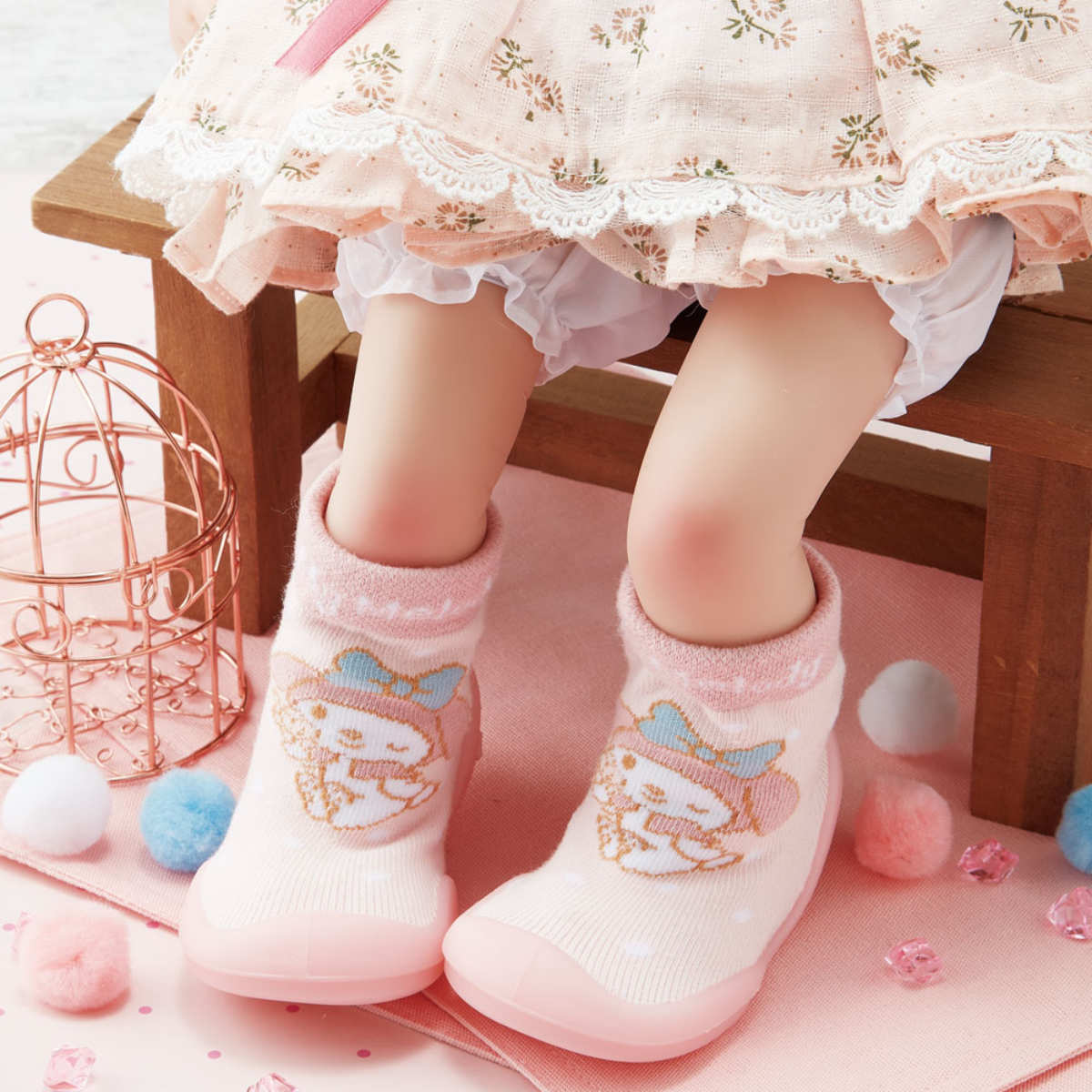 ソックス シューズ ベビー ギフトボックス L 13.3cm マイメロディ ( ソックスシューズ 靴下 くつした トレーニングシューズ 赤ちゃん 子ども プレゼント ファーストシューズ ルームシューズ 出産祝い BOX入り ギフト かわいい )