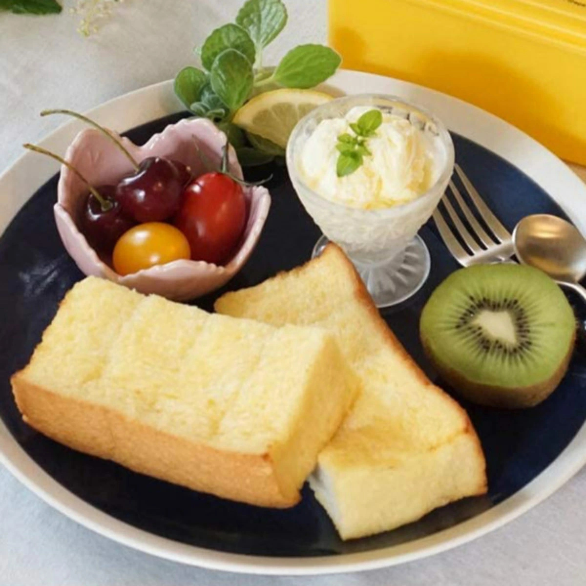 フレンチトーストメーカー 電子レンジ調理器 スヌーピーバルーン ( 電子レンジ専用調理器 フレンチトースト レシピ付き 日本製 電子レンジ調理 レンジ調理 便利グッズ 簡単 手軽 朝食 おやつ キャラクター )