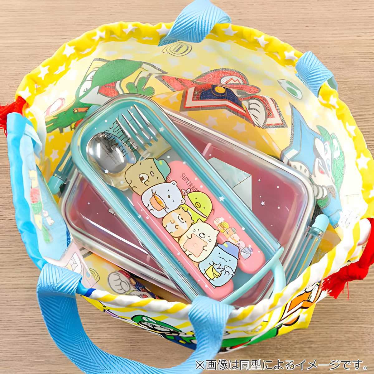 弁当袋 ランチ巾着 ジョージ アルファベット ( おさるのジョージ お弁当袋 給食袋 巾着袋 ランチバッグ 子供 お弁当箱 日本製 弁当箱 弁当 給食 袋 弁当巾着 マチ 小物入れ 幼稚園 保育園 キッズ )