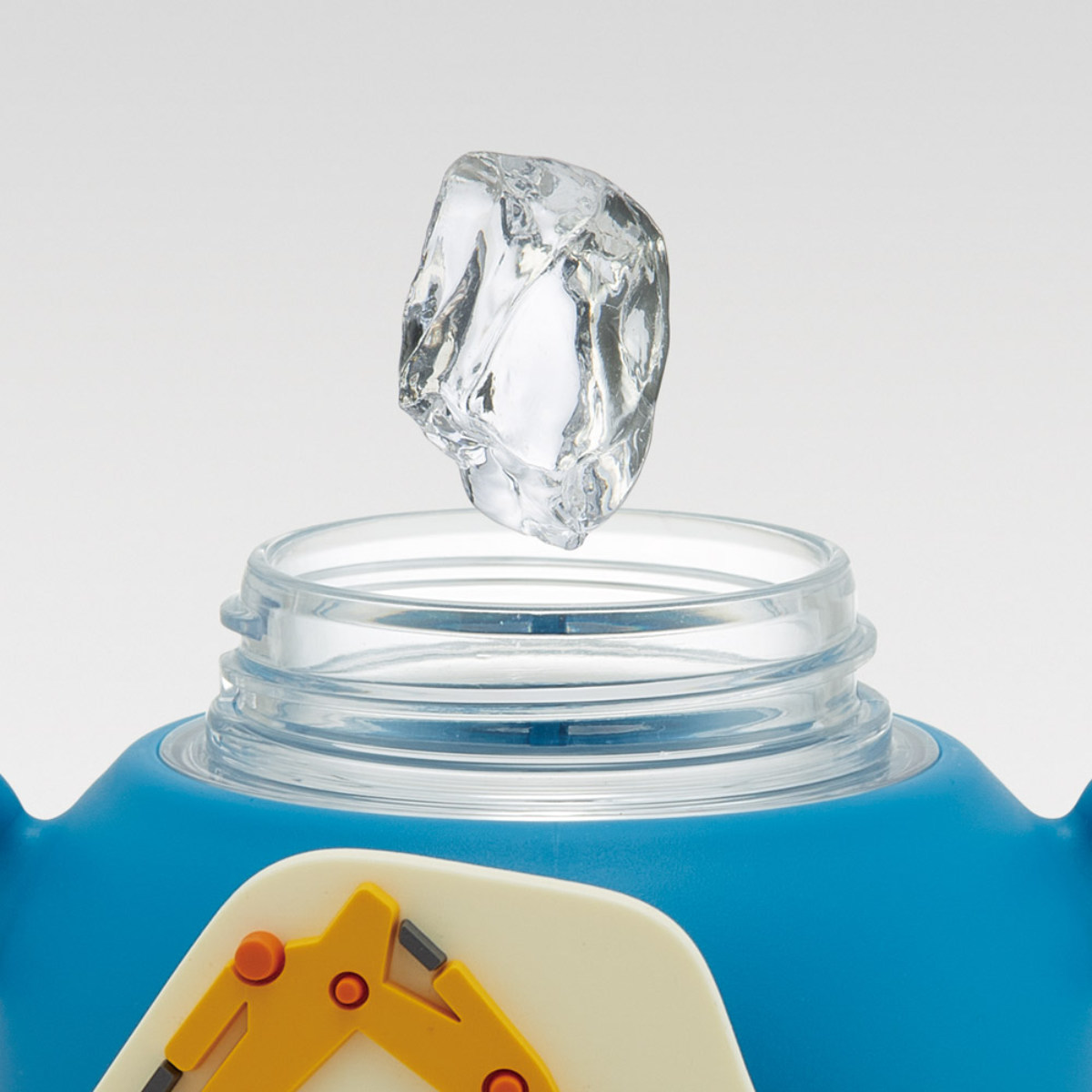 水筒 650ml ラバーマスコット付ストローボトル はたらくクルマ ( ストロー付ボトル ストローボトル クリアボトル ワンプッシュ ワンタッチ ストロータイプ 子供 子供用水筒 クリア ショルダーベルト 幼稚園 保育園 キッズ )