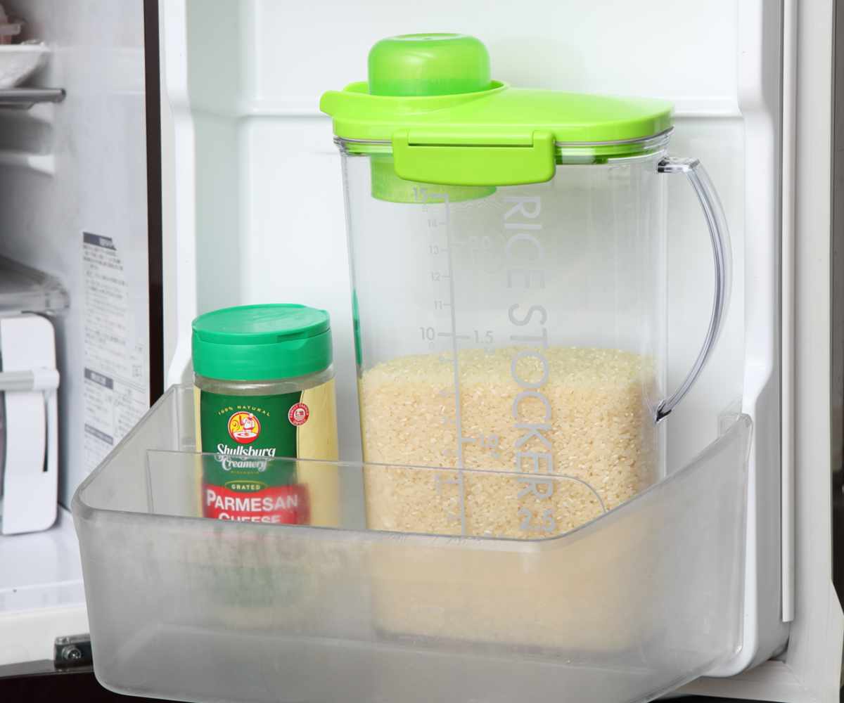 米びつ ライスストッカー 2.5kg ( 計量カップ付き 目盛り付き 冷蔵庫 ドアポケット ライスボックス 米櫃 こめびつ おすすめ スリム おしゃれ 無洗米対応 米ストッカー コメビツ お米収納 お米保存 キャスター付き 2.5キロ )