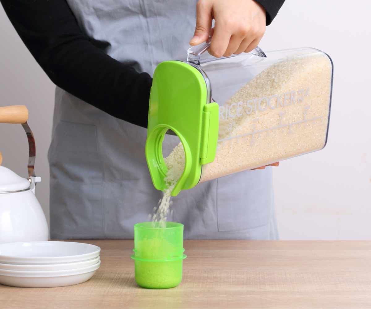 米びつ ライスストッカー 2.5kg ( 計量カップ付き 目盛り付き 冷蔵庫 ドアポケット ライスボックス 米櫃 こめびつ おすすめ スリム おしゃれ 無洗米対応 米ストッカー コメビツ お米収納 お米保存 キャスター付き 2.5キロ )