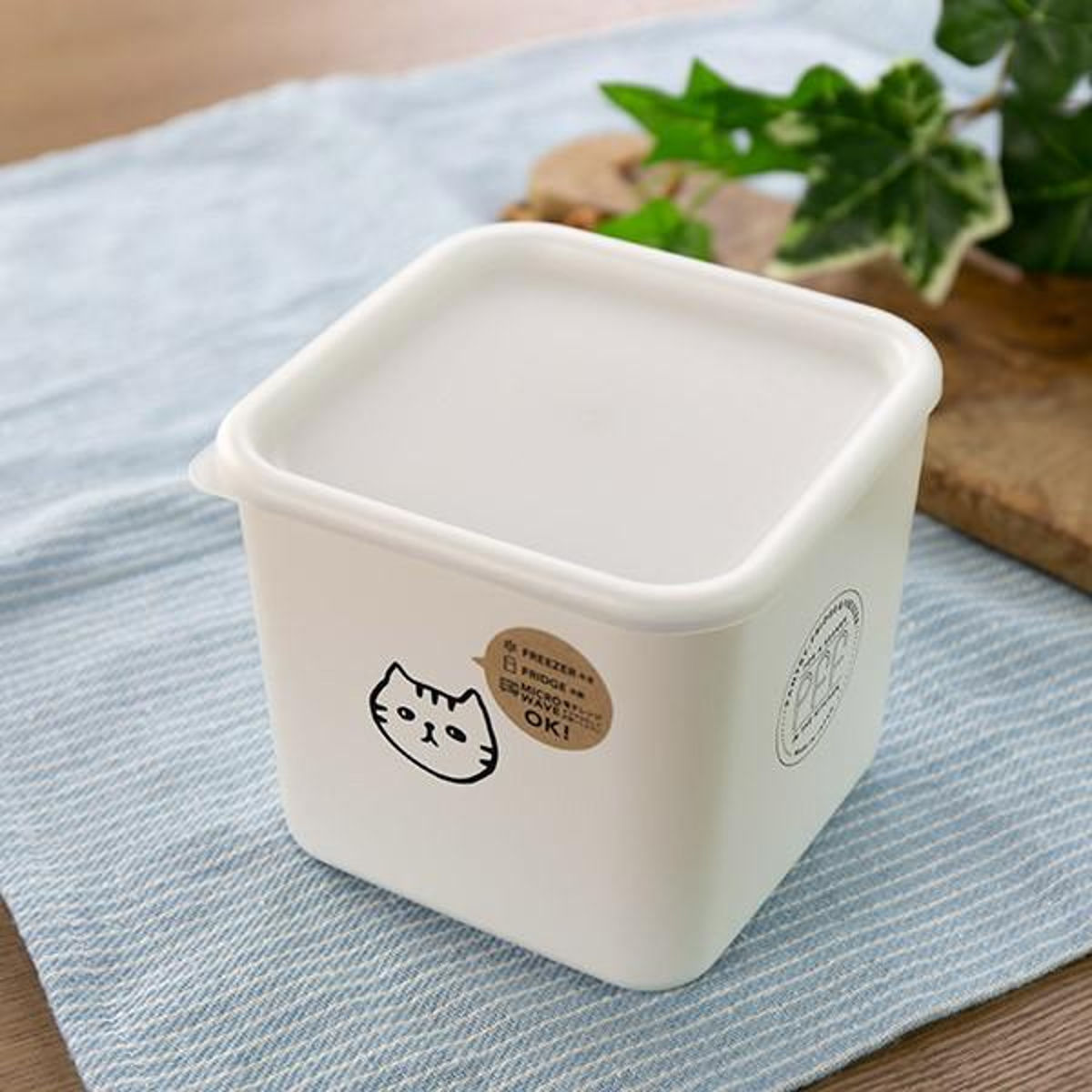 保存容器 1.1L 猫柄 角型 PFF NECO スクエアストッカー M 樹脂製 ( 保存 容器 フードストッカー キャニスター 電子レンジ対応 冷凍庫対応 食洗器対応 ストッカー スタッキング 白 おしゃれ ネコ ねこ 猫 )