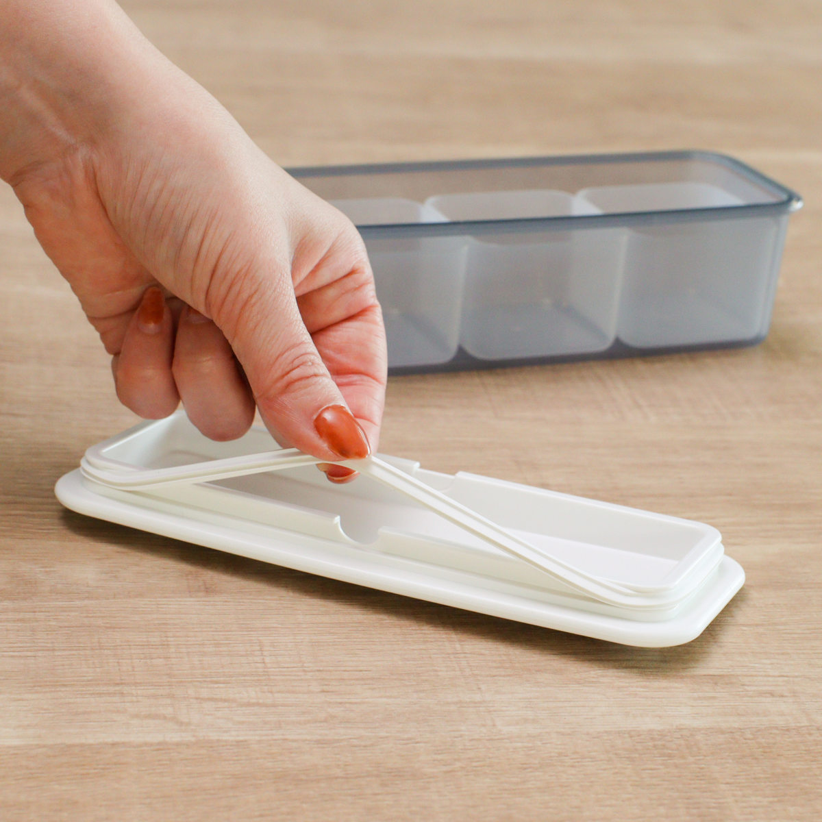 弁当箱 冷凍 1段 300ml MODULE ランチ S グリッド ( お弁当箱 レンジ対応 食洗機対応 ランチボックス 日本製 冷凍OK レンジOK 食洗機OK 軽量 軽い お弁当 弁当 一段 仕切り付き 保存容器 かわいい ) 【レッド】 レッド