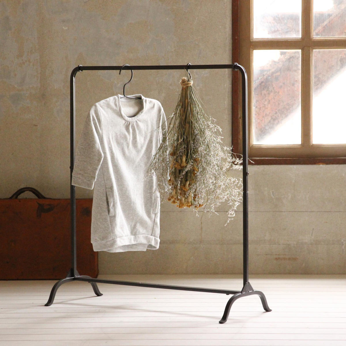 ハンガーラック ジョセフアイアン ロー 組立式 幅71cm 収納 幅71×奥行30×高さ80cm ( コートハンガー パイプハンガー 洋服掛け コート掛け 衣類 コンパクト 軽量 シンプル おしゃれ 玄関 来客用 洋服 掛け 収納用品 省スペース )