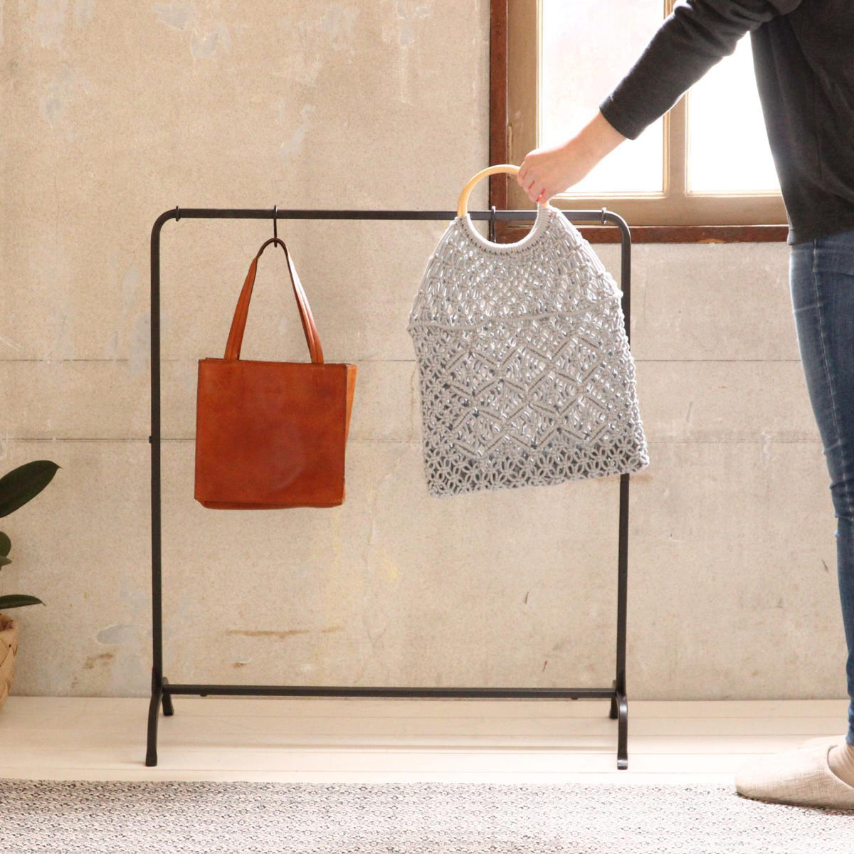 ハンガーラック ジョセフアイアン ロー 組立式 幅71cm 収納 幅71×奥行30×高さ80cm ( コートハンガー パイプハンガー 洋服掛け コート掛け 衣類 コンパクト 軽量 シンプル おしゃれ 玄関 来客用 洋服 掛け 収納用品 省スペース )