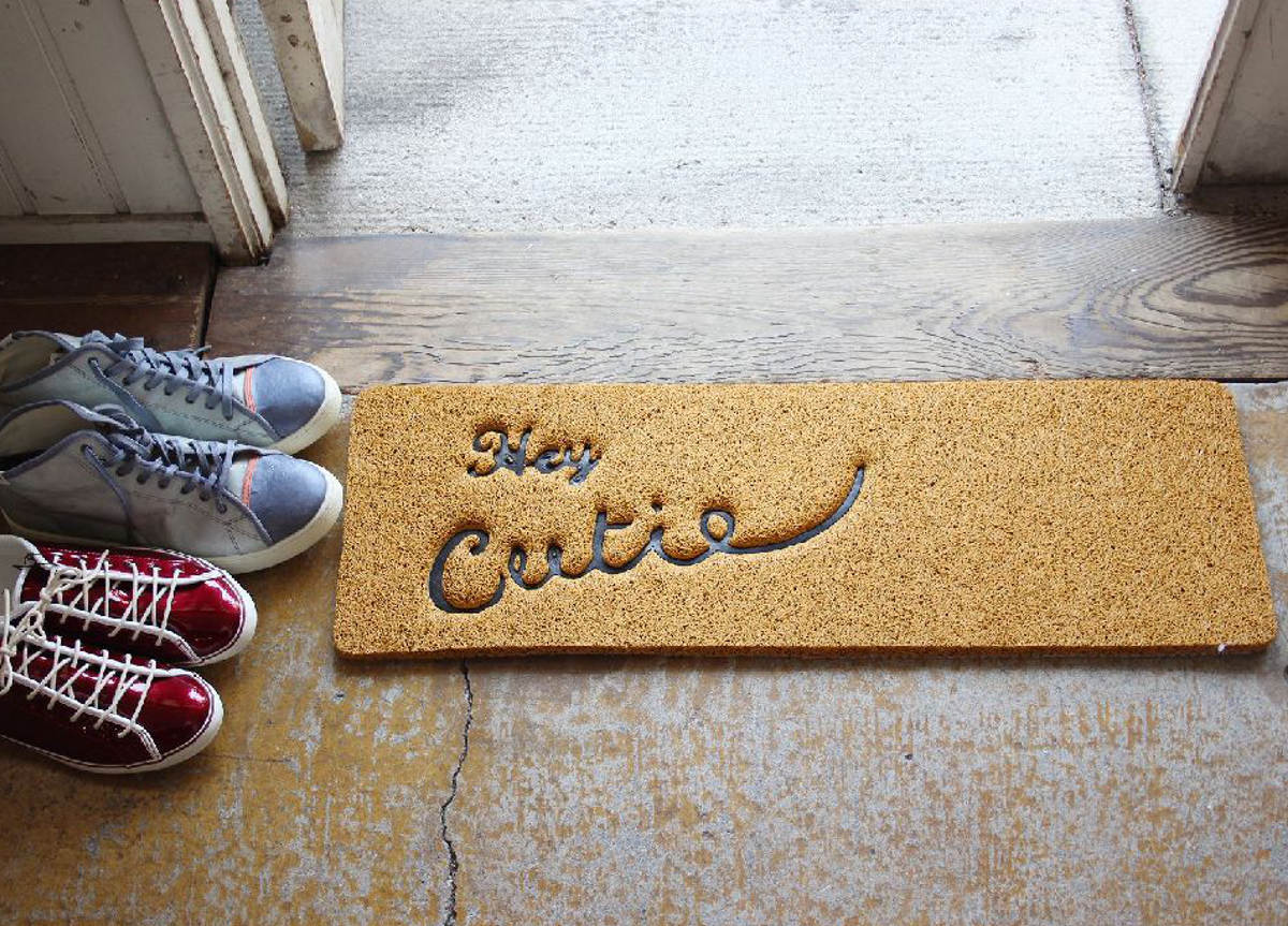 玄関マット ふかふかテラスマット 75×24cm ( 屋内 屋外 屋外兼用 泥落とし 洗える 水洗い 弾力 ふかふか 滑り止め マット はさみで切れる 幅75cm おしゃれ カフェ ベランダ デッキ テラス 玄関 PVC素材 外用 室内 横長 ) 【ブラウン】 ブラウン