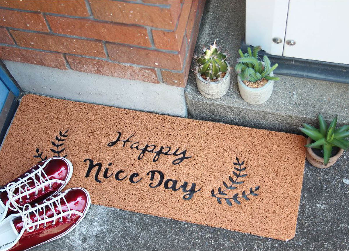 玄関マット ふかふかテラスマット 75×24cm ( 屋内 屋外 屋外兼用 泥落とし 洗える 水洗い 弾力 ふかふか 滑り止め マット はさみで切れる 幅75cm おしゃれ カフェ ベランダ デッキ テラス 玄関 PVC素材 外用 室内 横長 ) 【ブラウン】 ブラウン