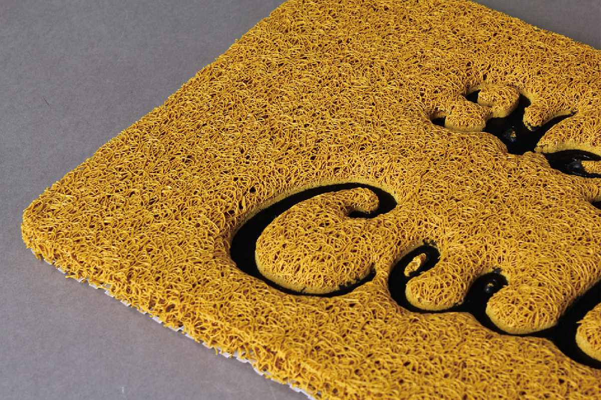 玄関マット ふかふかテラスマット 75×24cm ( 屋内 屋外 屋外兼用 泥落とし 洗える 水洗い 弾力 ふかふか 滑り止め マット はさみで切れる 幅75cm おしゃれ カフェ ベランダ デッキ テラス 玄関 PVC素材 外用 室内 横長 ) 【ブラウン】 ブラウン