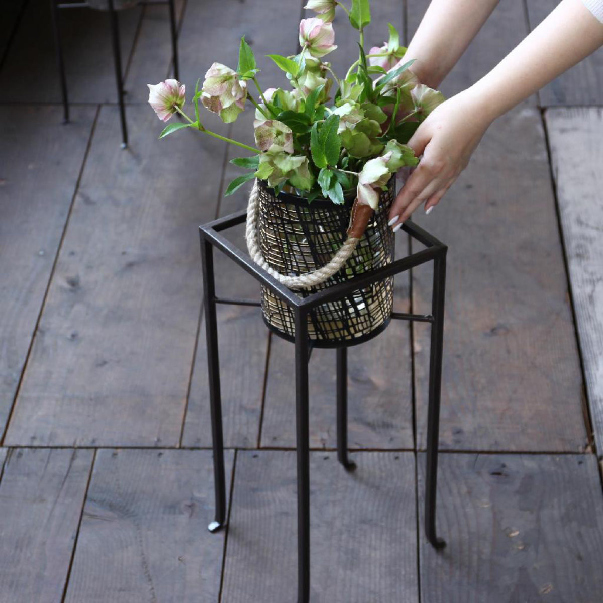 花台 ジョセフアイアン フラワープランターラック Mサイズ ( プランター スタンド ガーデニング用品 鉢置き 園芸 鉢台 庭 ベランダ テラス エントランス ガーデニング アイアンフレーム 角型 正方形 )