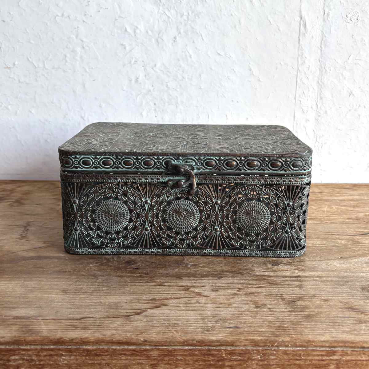 収納ボックス アンクブリキボックス S 小物入れ ふた付き 幅25.5×奥行17×高さ11cm ( 収納ケース 収納 ボックス ケース 収納箱 蓋付き ブリキ フタ付き アンティーク レトロ インテリア ディスプレイ レース )