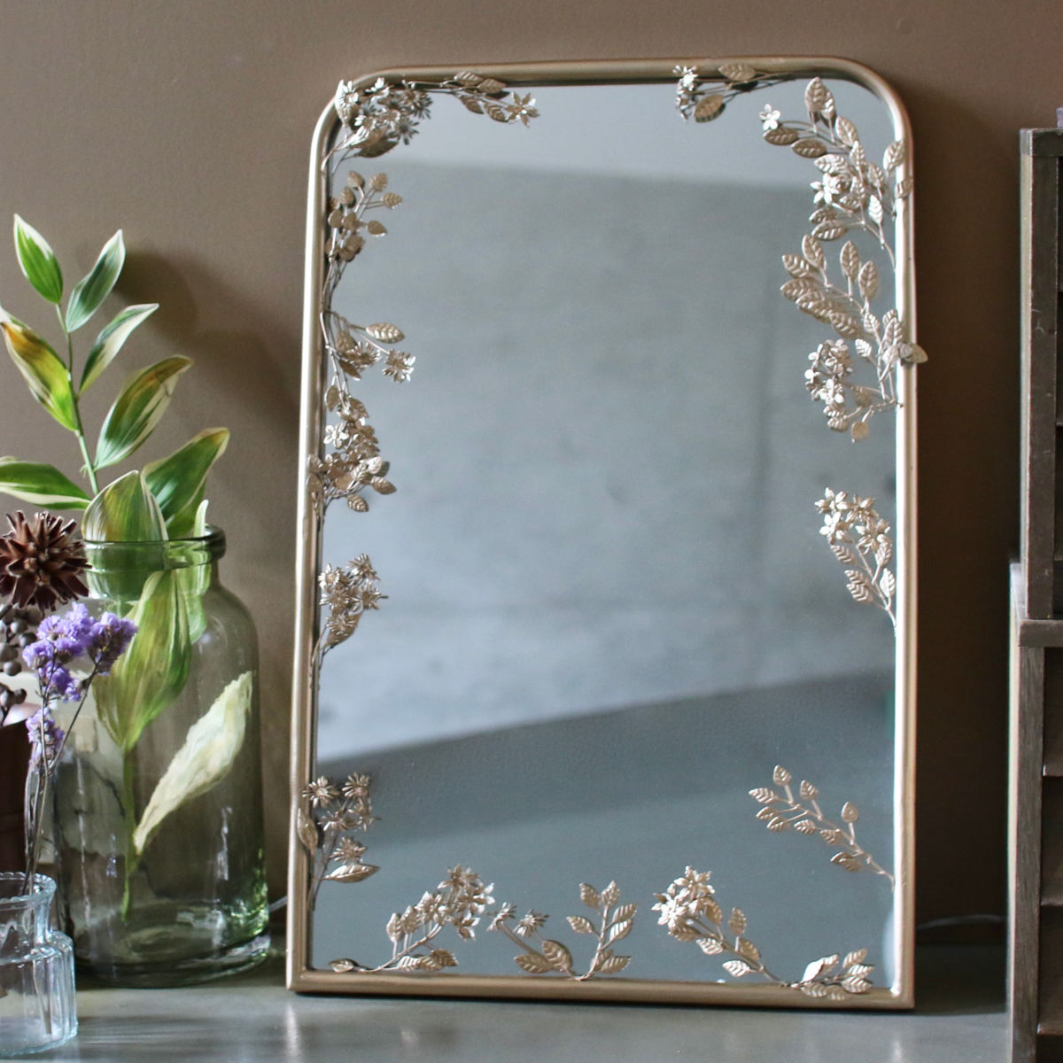 ミラー 壁掛け 幅35.5×高さ54cm フローラルミラー ( 鏡 立て掛け アイアン ゴールド フック付 花 ボタニカル ウォールミラー 身だしなみ 装飾 アンティーク調 マットゴールド )