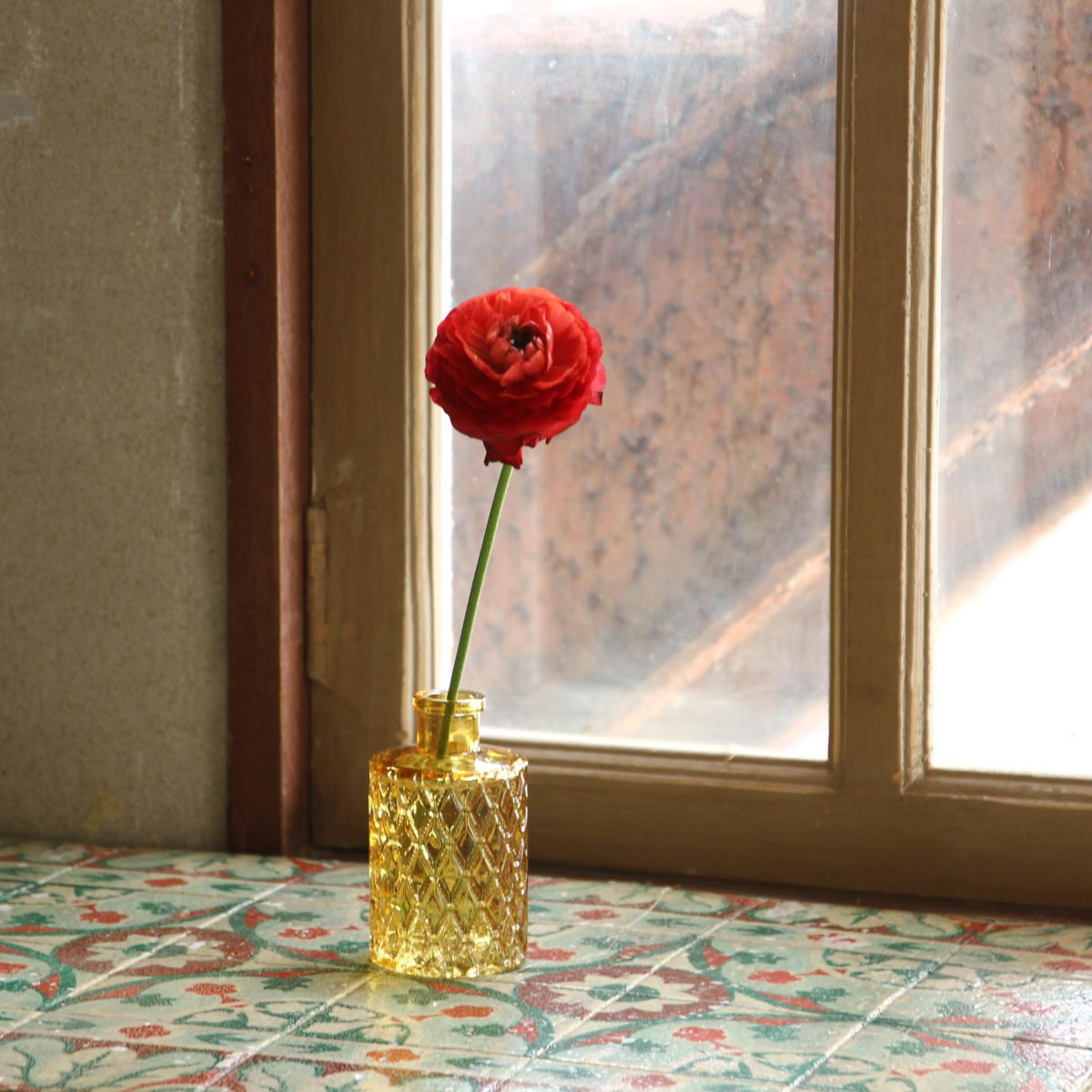 花瓶 プチフラワーベース アンバー ( 花ビン 花びん 花器 ベース フラワーベース フラワー 花 飾る 花入れ ガラス ガラス製 色ガラス おしゃれ 一輪挿し ) 【サンク】 サンク