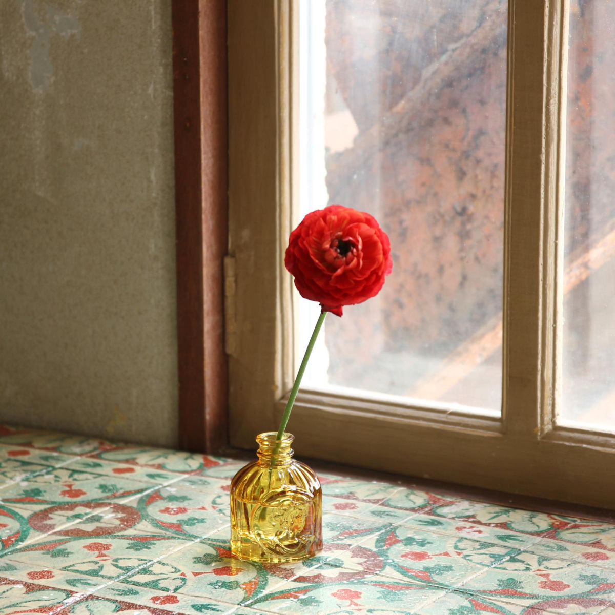 花瓶 プチフラワーベース アンバー ( 花ビン 花びん 花器 ベース フラワーベース フラワー 花 飾る 花入れ ガラス ガラス製 色ガラス おしゃれ 一輪挿し ) 【サンク】 サンク