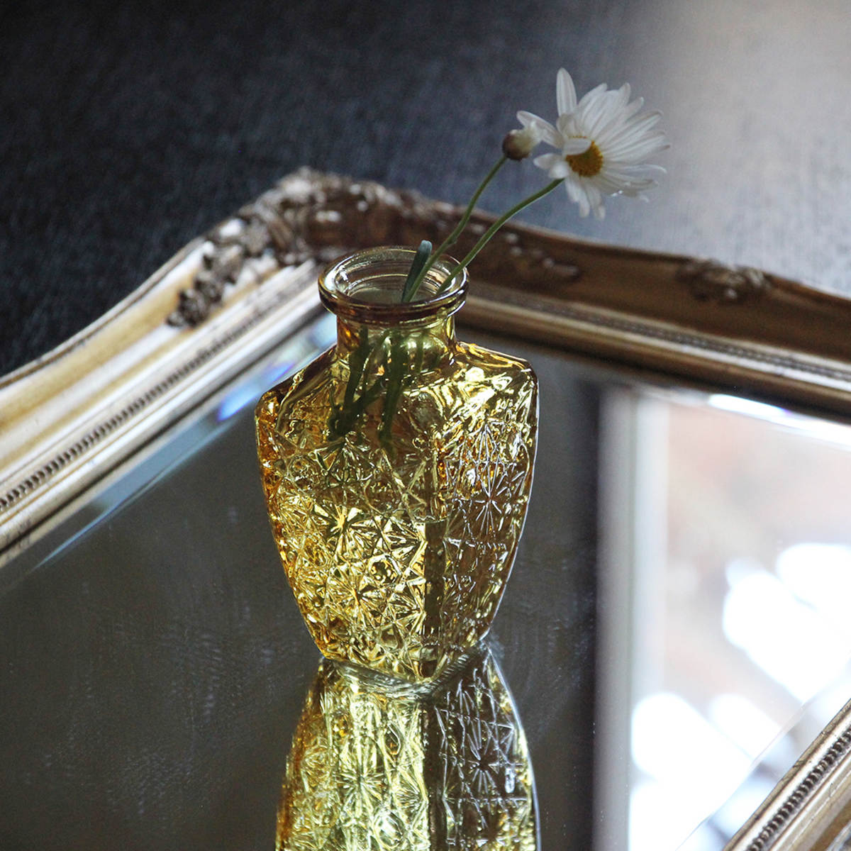 花瓶 プチフラワーベース アンバー ( 花ビン 花びん 花器 ベース フラワーベース フラワー 花 飾る 花入れ ガラス ガラス製 色ガラス おしゃれ 一輪挿し ) 【サンク】 サンク