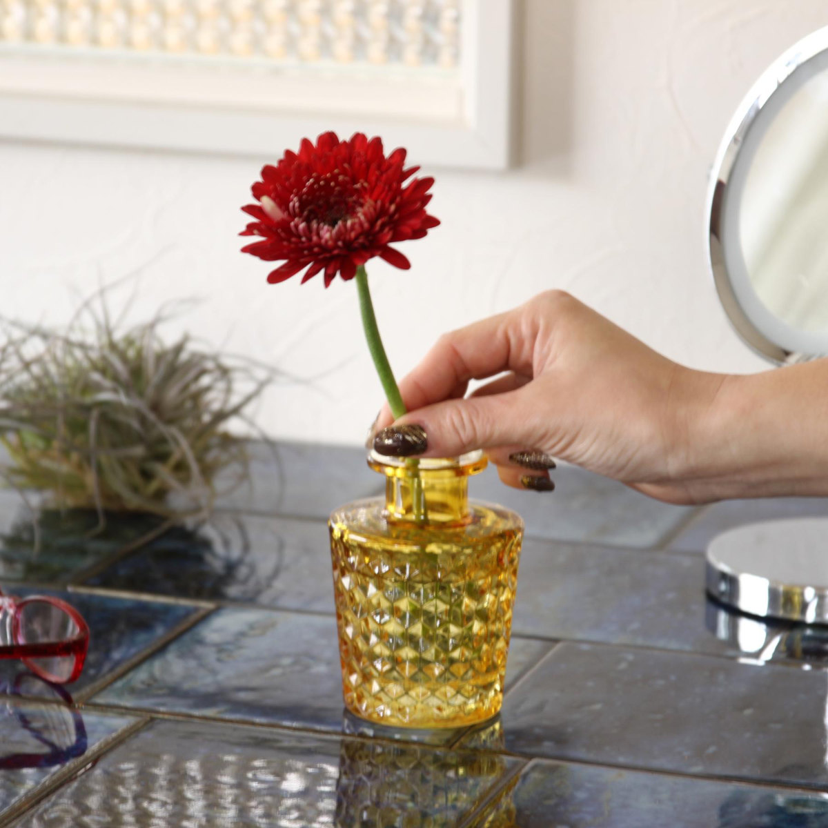 花瓶 プチフラワーベース アンバー ( 花ビン 花びん 花器 ベース フラワーベース フラワー 花 飾る 花入れ ガラス ガラス製 色ガラス おしゃれ 一輪挿し ) 【サンク】 サンク