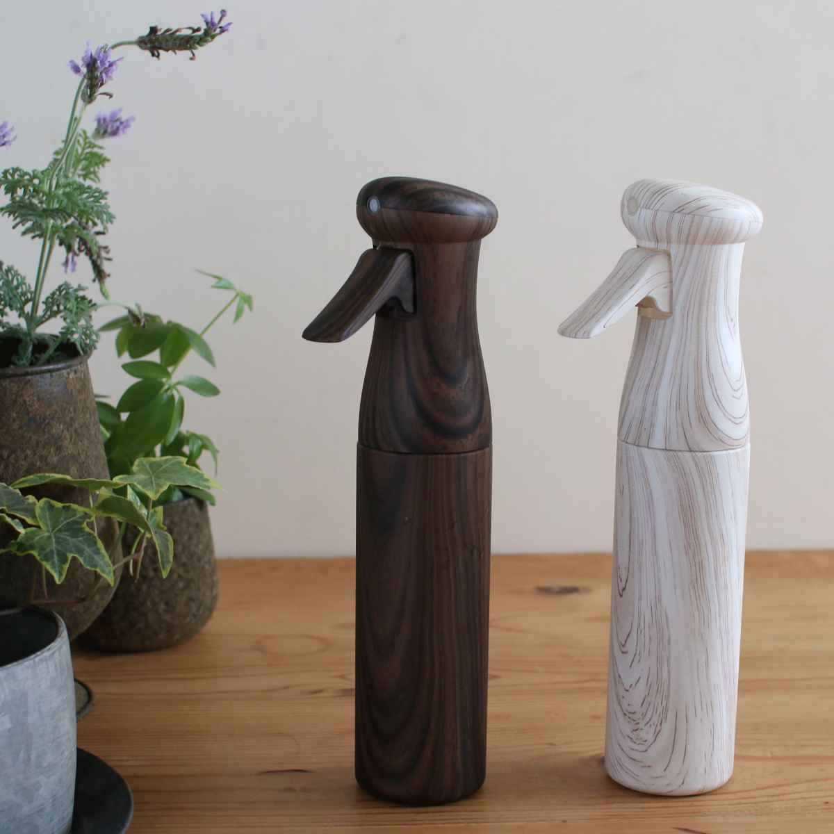 スプレーボトル 木目 ミストスプレー 250ml ( スプレー ボトル ミストボトル 霧ふき 霧吹 超微細 ミスト 蓄圧式 容器 ガーデニング 園芸 観葉植物 ディスプレイ お手入れ 水やり おしゃれ 木目調 ) 【ダークブラウン】
