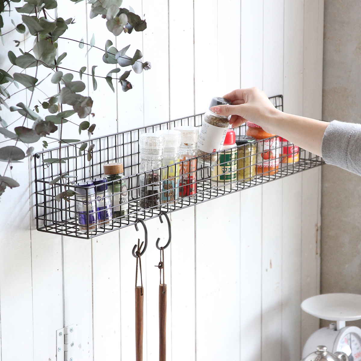 かご ジョセフアイアン ロング ワイヤーバスケット 壁掛け 幅80×奥行12×高さ14cm ( バスケット アイアン 収納 壁面収納 置き 卓上 ウォールシェルフ カゴ アンティーク調 小物収納 軽量 小物入れ 植物 ディスプレイ キッチン )