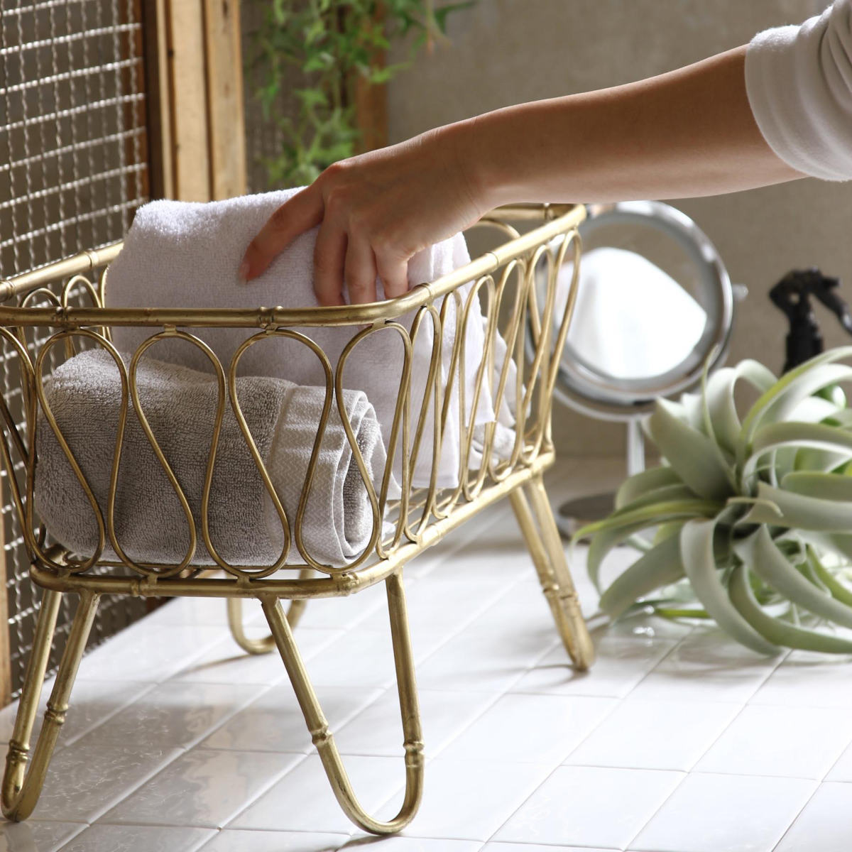 脚付きバスケット ゴールド LUXE カゴ 収納　送料込み バスケット LUXE 脚付きタオルバスケット ゴールド （ 収納バスケット