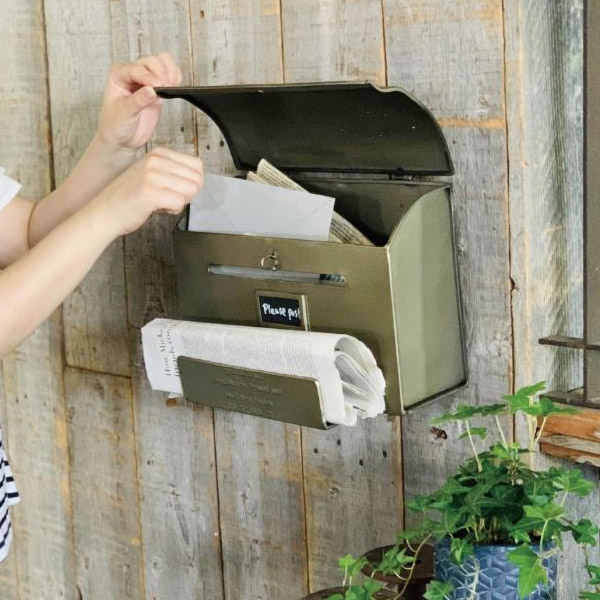 Dショッピング ポスト メールボックス ブリキポスト Geshmack Mail Box 郵便受け 郵便ポスト メールボックス 壁付け 一戸建て 玄関 郵便 新聞受け カフェ風 アンティーク メール メールbox 前入れ カテゴリ ポスト 郵便受けの販売できる商品 リビングート Dショッピング ポスト メールボックス ブリキポスト Geshmack Mail Box 郵便受け 郵便ポスト メールボックス 壁付け 一戸建て 玄関 郵便 新聞受け カフェ風 アンティーク メール メールbox 前入れ カテゴリ ポスト 郵便受けの販売できる商品 リビングート