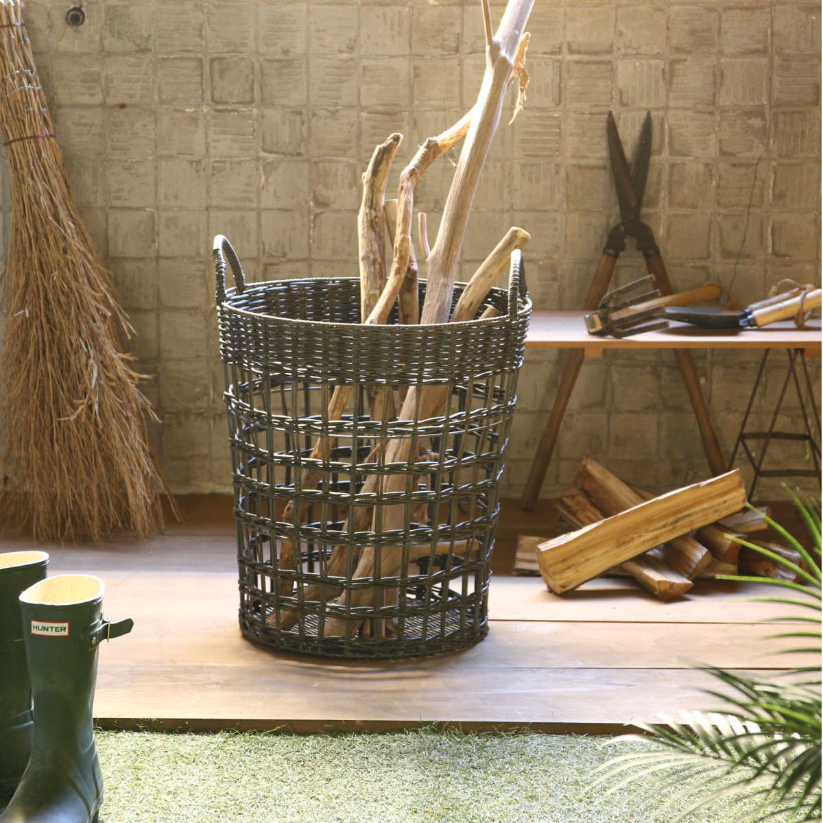 プランターカバー Re-PLA ハンドルラウンドバスケット Lサイズ ( 鉢カバー 鉢入れ 植木鉢入れ かご バスケット 丸 取っ手 スタンド 置き型 観葉植物 鉢植え 花 室内 収納 小物入れ インテリア ナチュラル おしゃれ )【 チャコールグレー 】 チャコールグレー