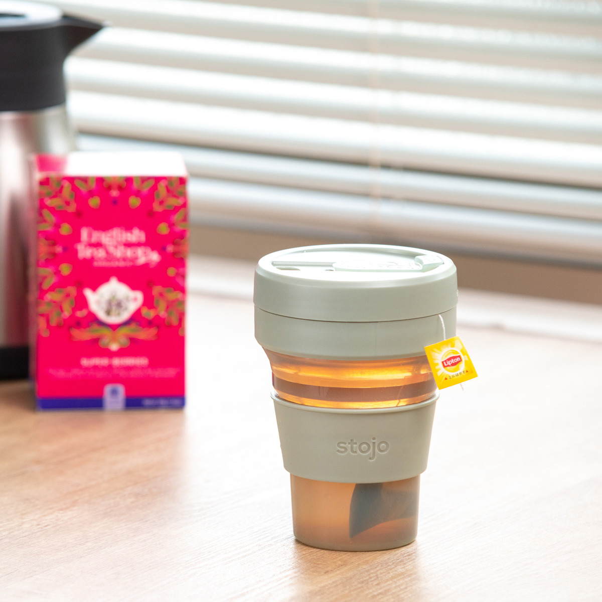 タンブラー stojo 470ml 折りたたみ 半透明 BIGGIE Jelly ( ストージョ 折り畳み カップ 蓋付き ストロー 持ち運び 食洗機対応 シリコン BPAフリー ビギー マイカップ マイタンブラー 水筒 クリア コップ アイス ホット ) 【JellySage】 JellySage