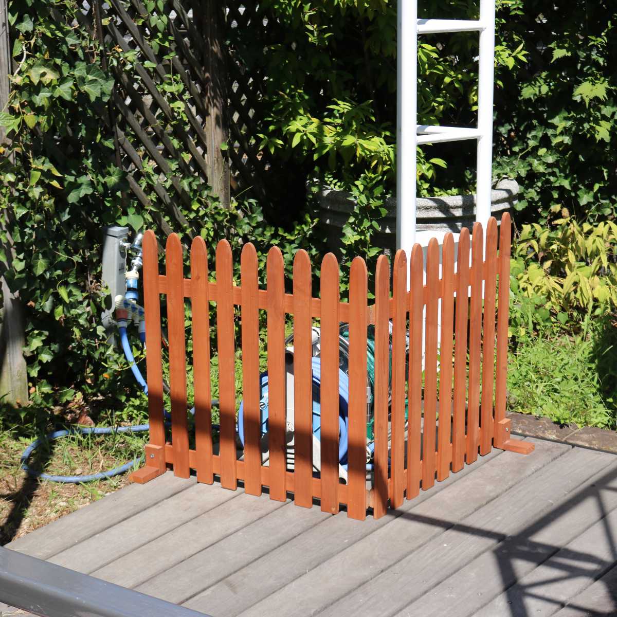 フェンス 木製 折り畳めるウッドフェンス 142×71cm 縦ストライプ ( ガーデンフェンス 柵 折りたたみ 2連 園芸 エクステリア 雑貨 ウッドフェンス 花壇 庭 ベランダ バルコニー ガーデニング 木製ガーデンフェンス 蝶番 インテリア ) 【グレー】 グレー