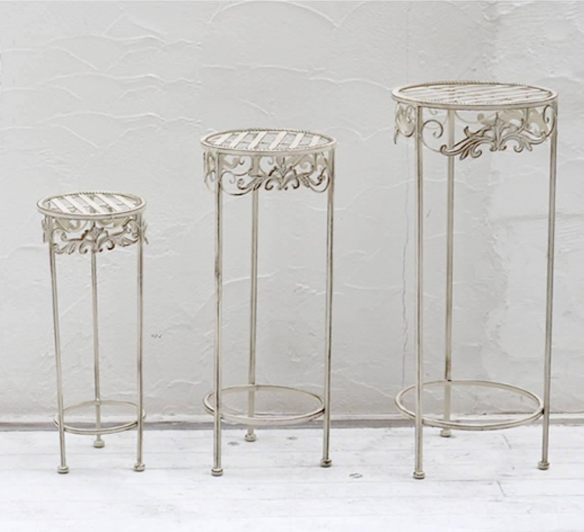 フラワースタンド ブランティーク ホワイトアイアンフラワースタンド 3点セット ( プランター台 フラワーラック 飾り台 プランターラック フラワー 室内 飾る 花台 置く 植物 観葉植物 園芸 アイアンフレーム 3個 セット )