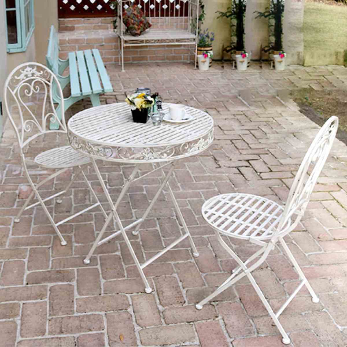 テーブル&チェア ブランティーク ホワイトアイアンテーブル70&チェア 3点セット ( テーブル ガーデンチェア ガーデン 庭 折りたたみ 机 椅子 カフェテーブル ガーデンテーブル 折りたたみチェア チェア カフェ バルコニー )