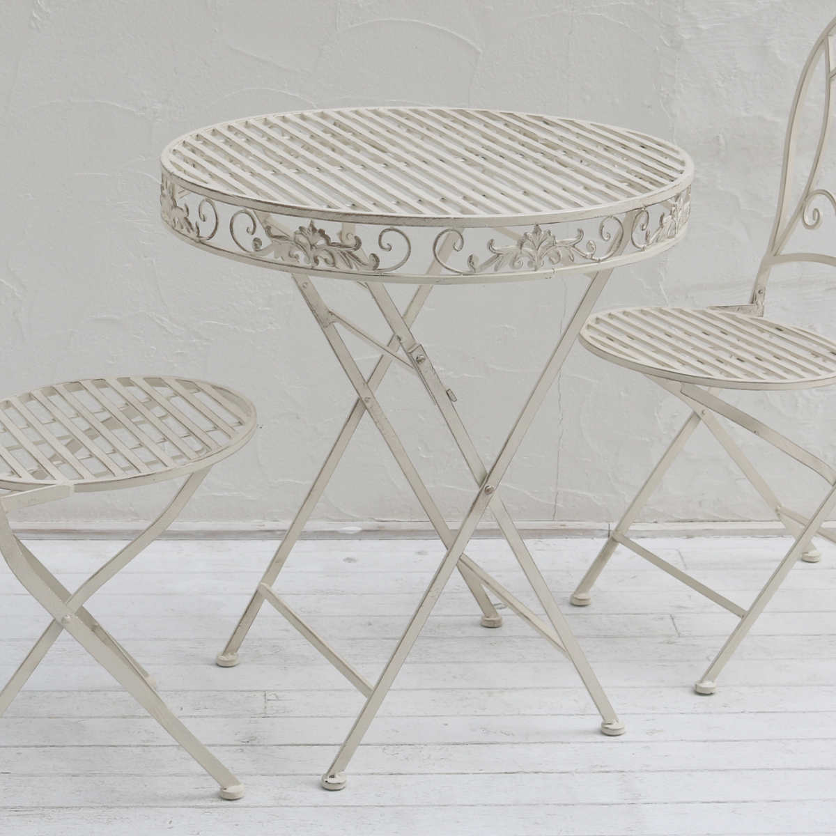 テーブル ブランティーク ホワイトアイアンテーブル70 （ ガーデンテーブル ガーデン 庭 折りたたみ 机 カフェテーブル 折りたたみテーブル カフェ バルコニー テラス テーブルのみ アンティーク風 ）