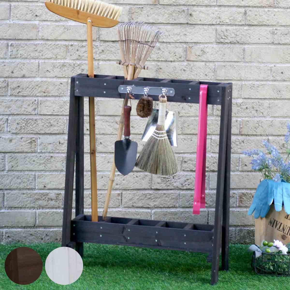 収納 ツールスタンド （ ガーデン収納 掃除用具 スタンド 屋外スタンド 木製スタンド ベランダ 物置き 屋外 屋内 木製用具置き 収納スタンド ほうき デッキブラシ 支柱 庭 掃除 道具 フック付き 天然木 おしゃれ ） 【ホワイト】