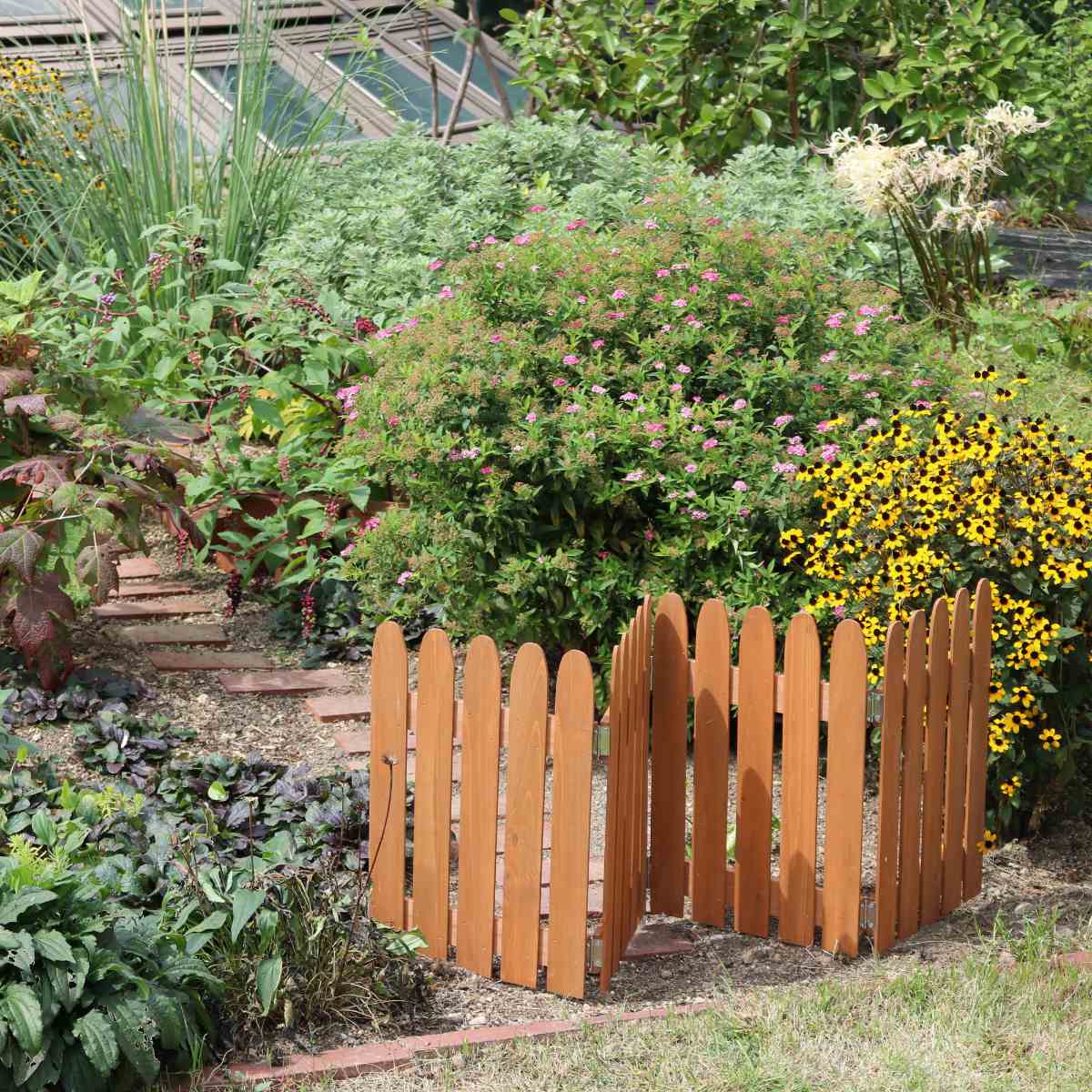 フェンス 折り畳めるウッドミニフェンス 木製 折り畳み 4枚組 ( ガーデンフェンス 柵 折りたたみ 4連 園芸 エクステリア 雑貨 ウッドフェンス 花壇 庭 ベランダ バルコニー ガーデニング 木製ガーデンフェンス 蝶番 インテリア ) 【ホワイト】 ホワイト