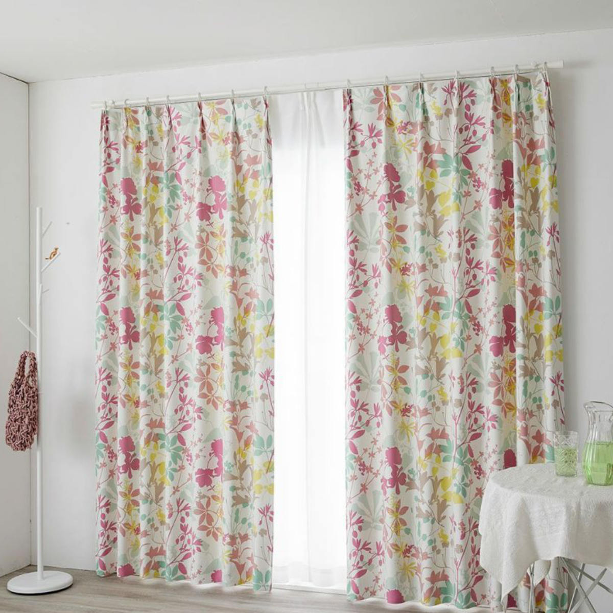 ドレープカーテン ミッキー カーニバル 100×135cm スミノエ ( ドレープ 既製品 洗えるカーテン 1枚 遮光 形状記憶 ウォッシャブル インテリア 日本製 1.5倍ヒダ 洗濯できる ミッキーマウス ミニーマウス カラフル キッズ ) 【ライトブルーグリーン】 ライトブルーグリーン